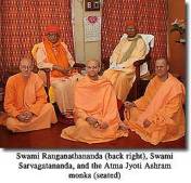 Swamis Ranganathananda and Sarvagatananda with Atma Jyoti Ashram priests.