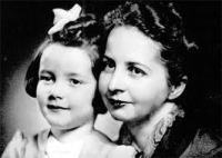 Bose's daughter Anita with her mother Emilie Schenkl.