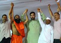 Baba Ramdev with Arvind Kejriwal, Gopal Rai, Manish Sisodia and Anna Hazare