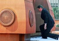 British PM Cameron at Jallianwala Bagh