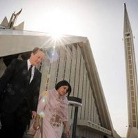Camerons at Faisal Mosque in Islamabad
