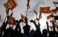 Srilankans celecbrate the defeat of the LTTE