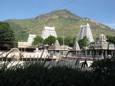 Arunachaleswar Shiva Temple with Arunachala Hill in the background, at Tiruvannamalai, Tamil Nadu.