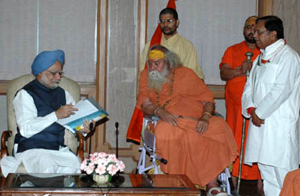 Manmohan Singh & Swami Swaroopanand Saraswati