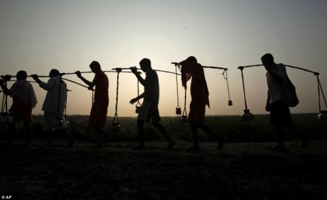 The long walk home . . . Kanwarias