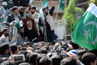 Syed Ali Shah Geelani & Pak Flag