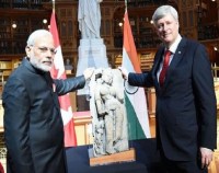 Narendra Modi, Stephen Harper, and 'Parrot Lady' sculpture