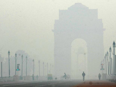Smog over the War Memorial, New Delhi War Memorial, New Delhi