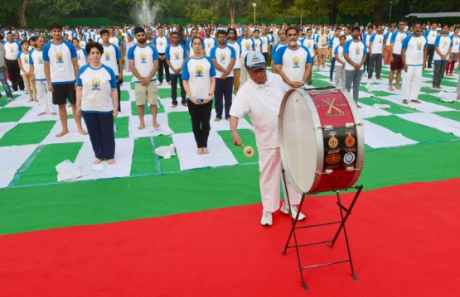 President Pranab Mukherjee inaugurates Yoga Day at Rashtrapati Bhavan, New Delhi, 21 June 2016 
