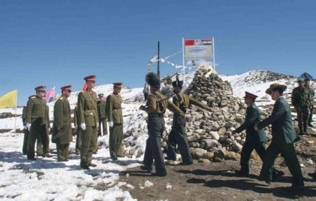 Indian and Chinese soldiers face off on the Doklam Plateau (Bhutan)