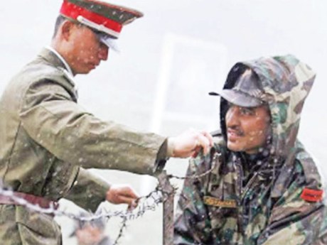 Indian & Chinese soldiers at Doklam