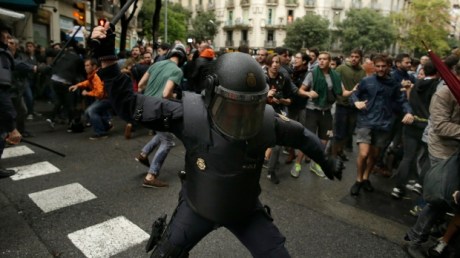 Spanish riot police attack Catalan voters