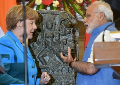 PM Narendra Modi and German Chancellor Angela Merkel with a 10th century idol of Hindu Goddess Durga, that was returned by Germany, in New Delhi, in October 2015.