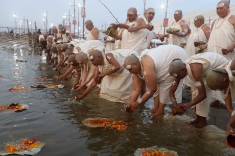 Sadhvis of Juna Akhara perform sannyas diksha rituals in Ganga (2019)