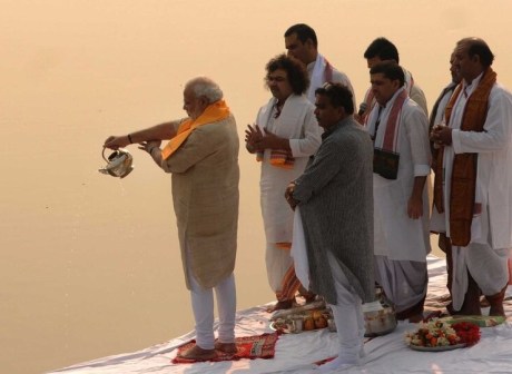 PM Modi Ganga Aarti (Nov 8, 2014)