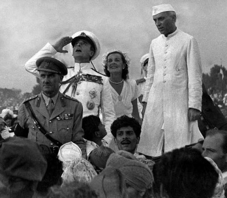 British Governor-General Lord Mountbatten gestures alongside Lady Edwina Mountbatten and Indian Prime Minister Jawaharlal Nehru as they witness the raising of the Indian tricolour for the first time at India Gate in New Delhi on 15 August 1947.