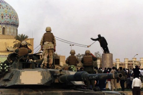 US 'conquers' Iraq : Saddam Hussein statue toppled in Firdos Square, Baghdad (April 2003).
