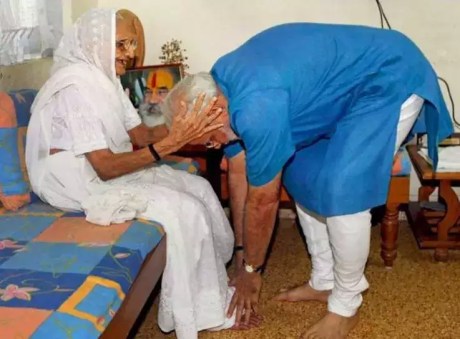PM Modi greeting his Mother.