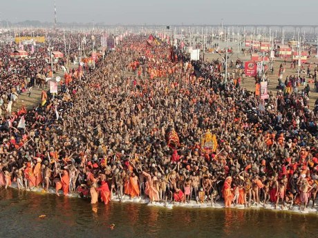 Pilgrims at Triveni Sangam, Prayagraj Kumbh Mela (2025).