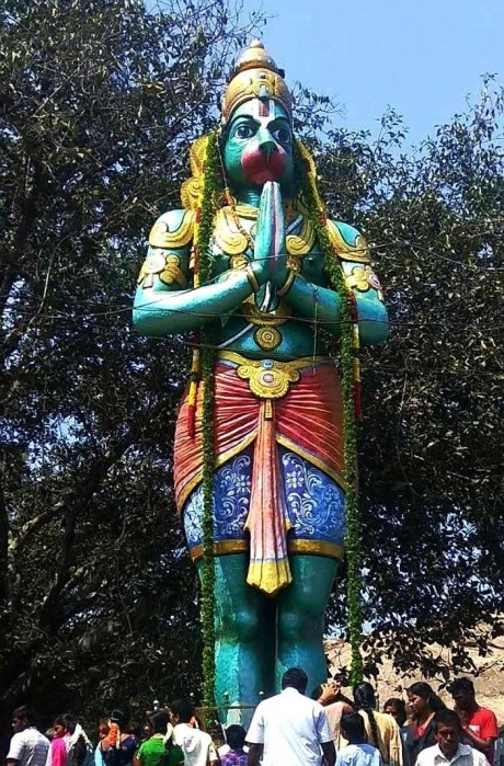 Hanuman greets pilgrims at Sholinghur.