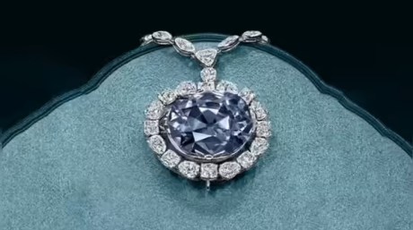 Hope diamond displayed in the Smithsonian Museum in Washington.