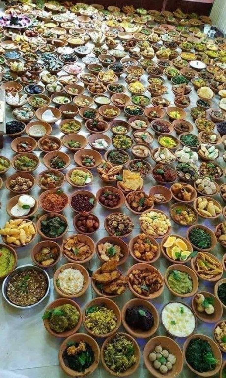 Variety of vegetarian dishes from Gujarat.