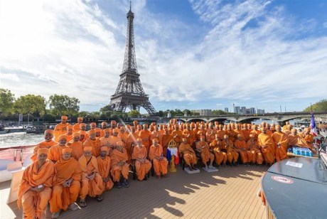 BAPS Swaminarayan monks in Paris. BAPS monks in Paris.
